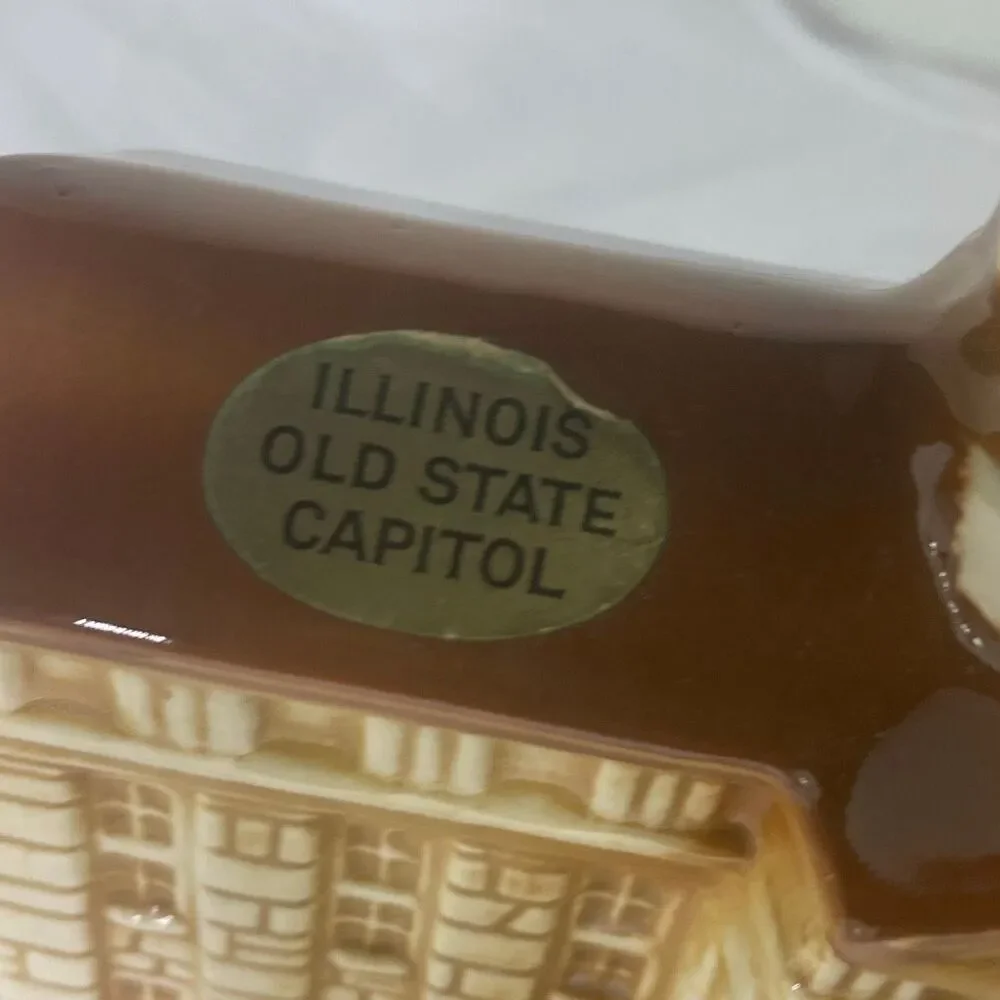 VTG 70’s Old Mr. Boston Brand Illinois Capital bottle